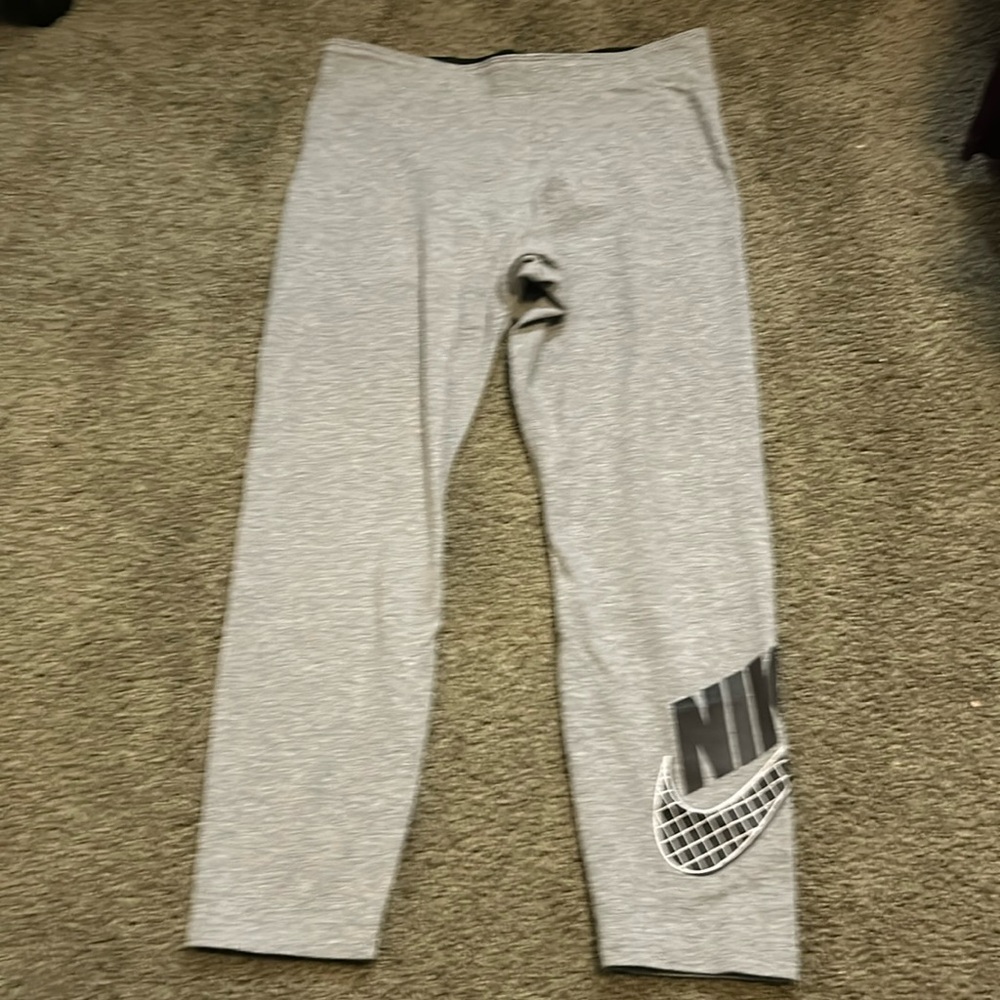 Grey Nike carpri leggings size medium